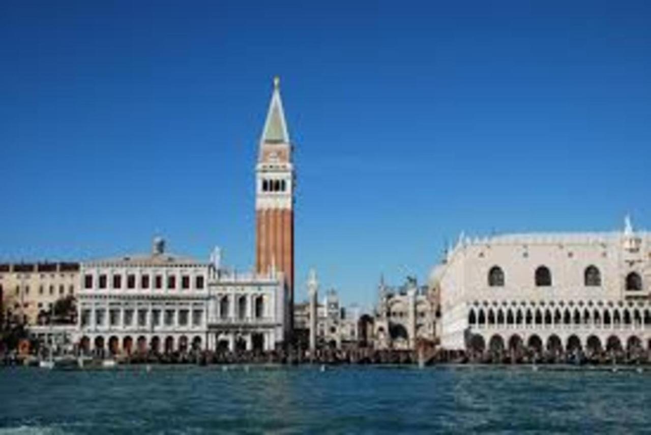 Apartamento Residenza Leon D'oro Venecia Exterior foto